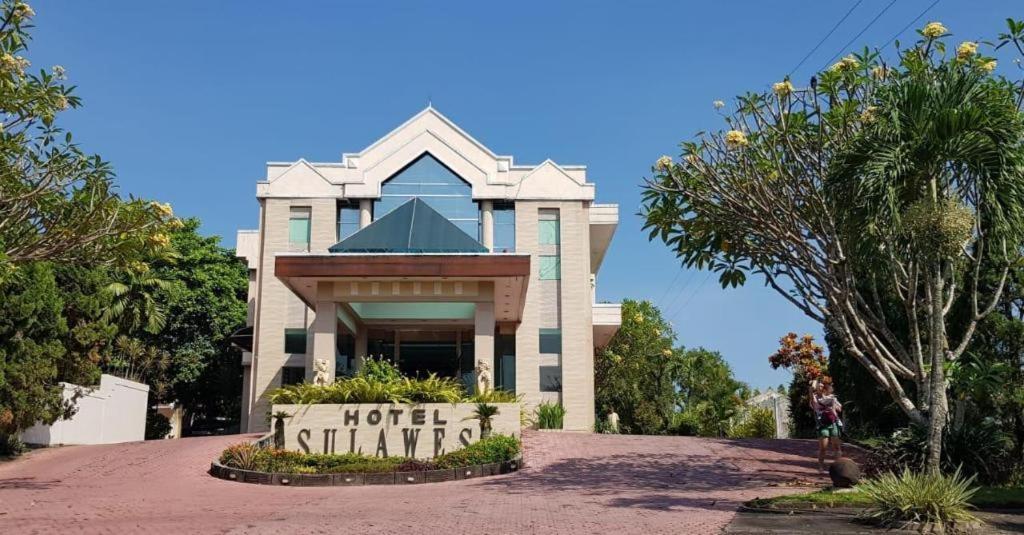 Hotel Sulawesi Jember Exterior photo